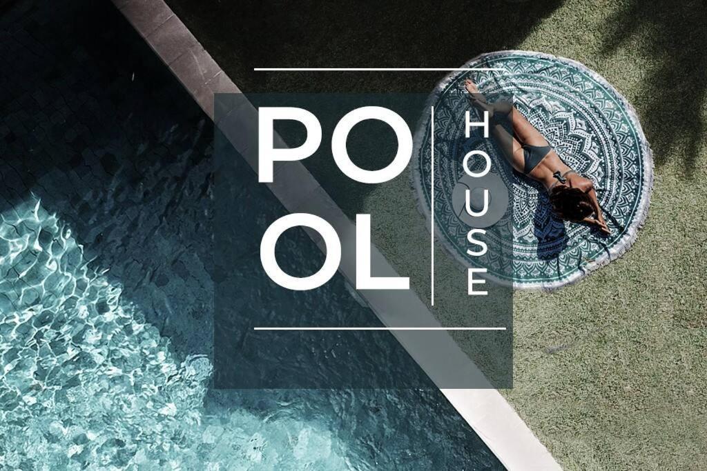 Villa Q - Pool House - Contemporary Pool House -