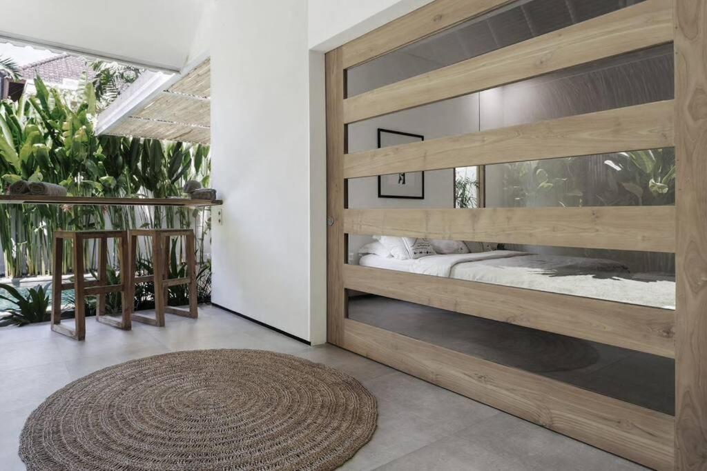 Q - Pool House - Contemporary Pool House - Villa