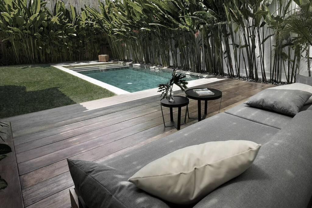Villa Q - Pool House - Contemporary Pool House - *